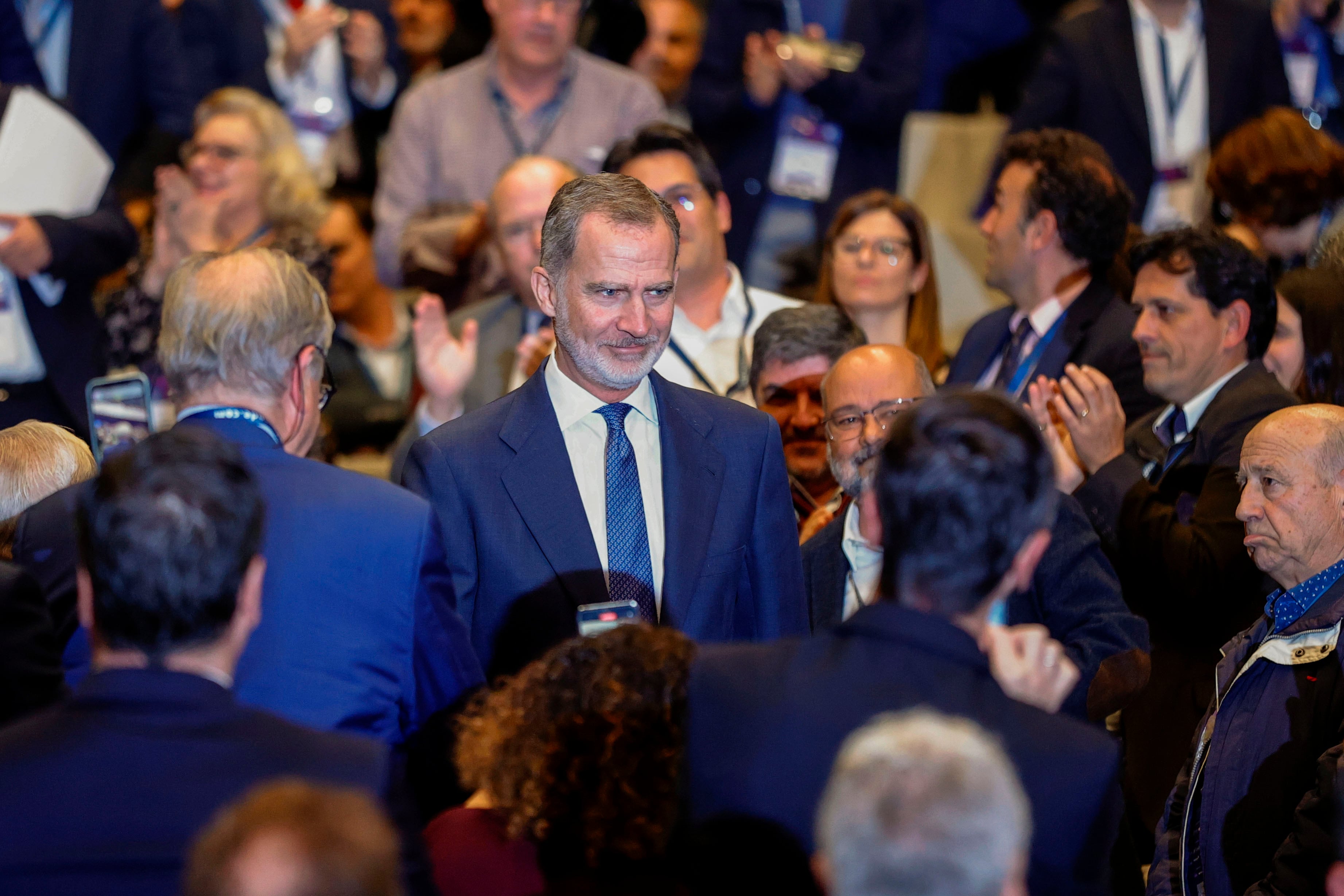 A CORUÑA, 28/11/24.- El rey Felipe VI llega a la XXIII reunión del congreso de la Confederación Española de Directivos y Ejecutivos, que se celebra este jueves en el Palacio de Congresos y Exposiciones de A Coruña. EFE/Cabalar
