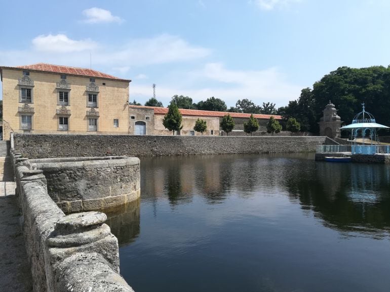 Estanque y palacete de El Bosque de Béjar.