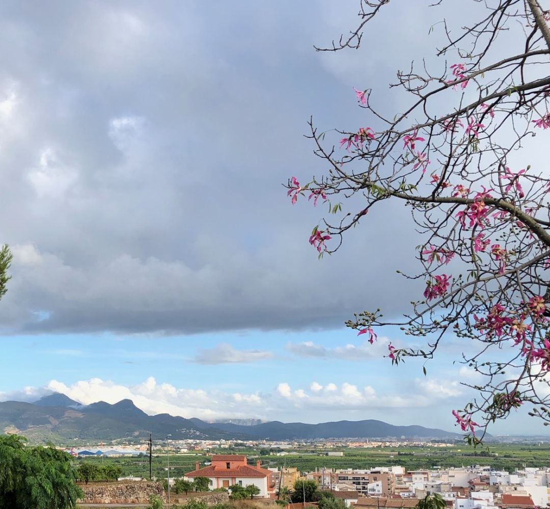 Nubes y claros en la comarca de la Safor 