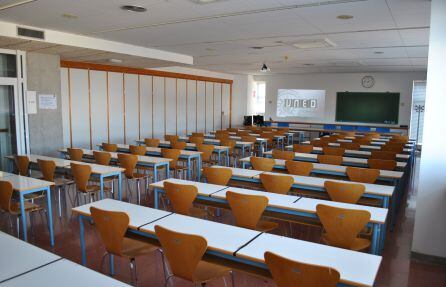 Interior de una aula en la UNED de Cartagena.