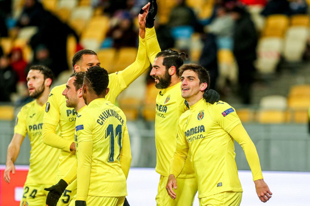 Raúl Albiol celebra el segundo gol del Villarreal en el partido