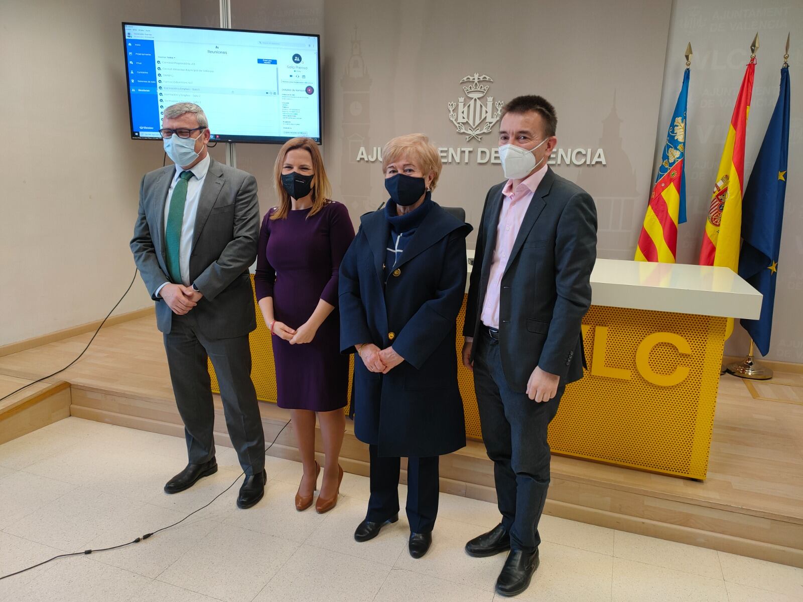 Caixa Popular, primera entidad que se adhiere a la red de bancos amigables con las personas mayores del Ayuntamiento de València