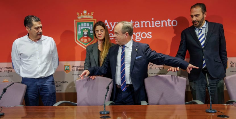 Raúl Martínez (izda) Marta Alegría, Fernando Martínez-Acitores e Ignacio Peña, los 4 concejales de Vox en el Ayuntamiento de Burgos