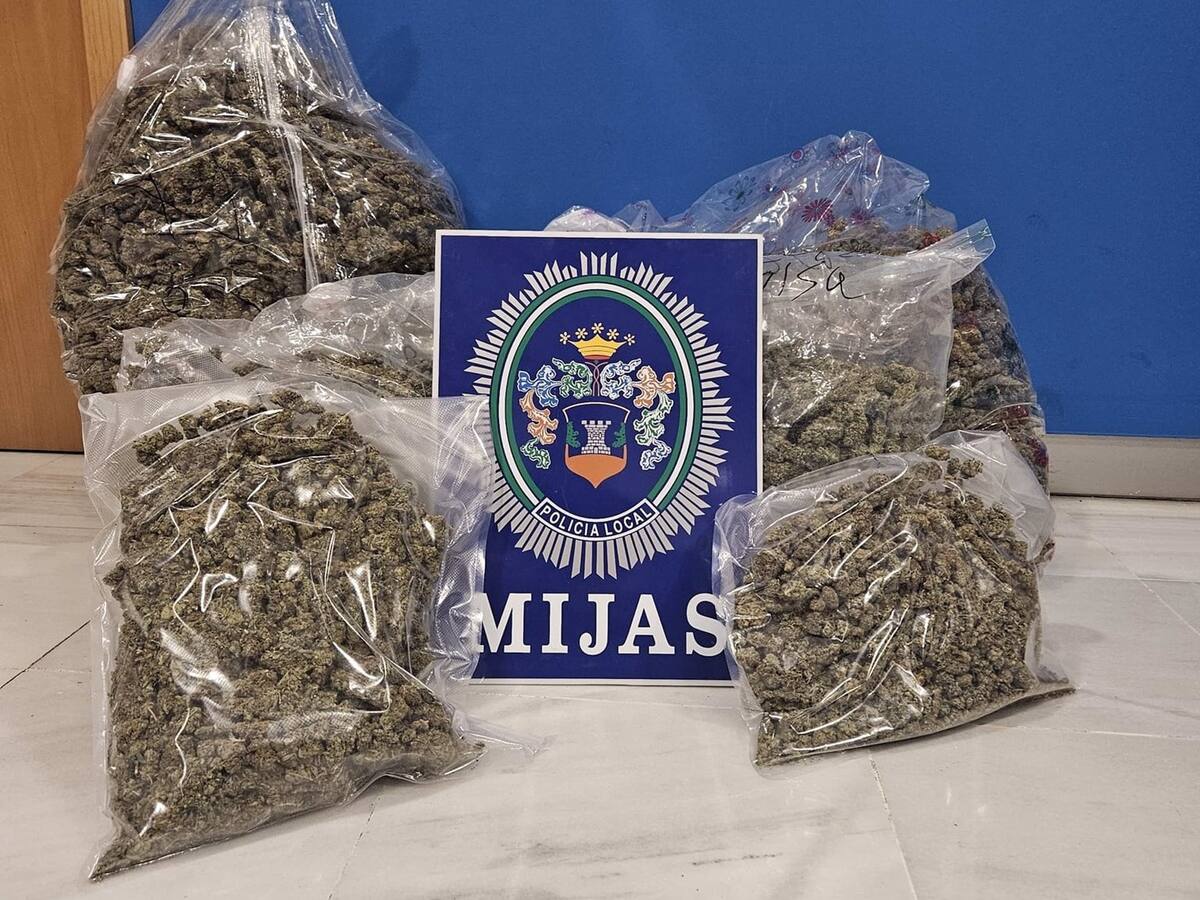 Detienen en Mijas Costa (Málaga) a un hombre tras ser interceptado con más de 18 kilos de marihuana en un vehículo