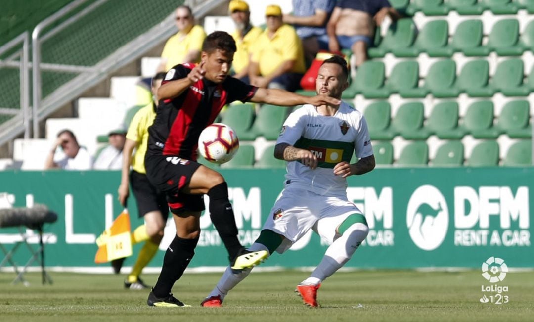 Un momento del Elche-Reus de la 1ª vuelta en el Martínez Valero