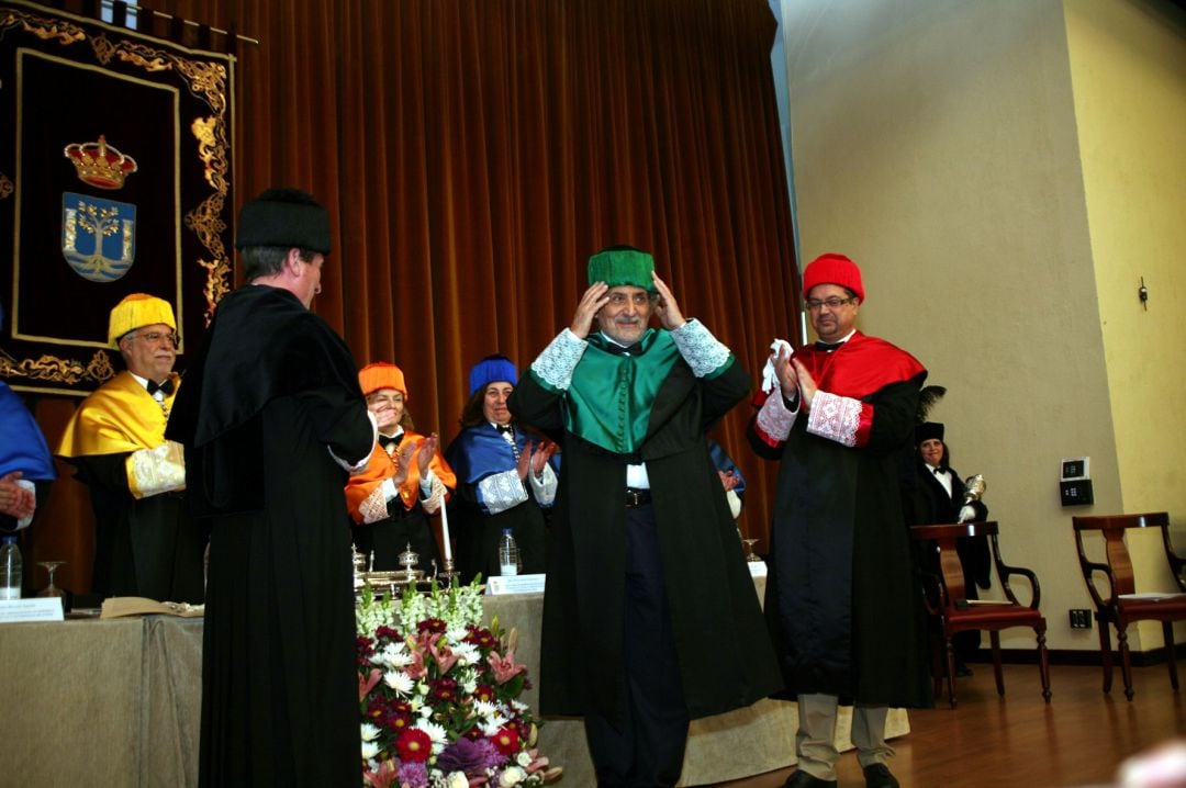 José Chamizo de la Rubia investido Doctor Honoris causa por la Universidad de Cádiz.