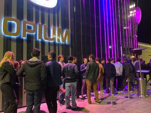 Cola para acceder a Opium el viernes por la noche