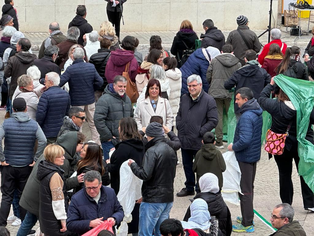 El alcalde y varios concejales, asistentes al acto