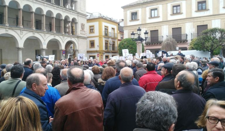 Concentración en la Plaza de España en defensa de las pensiones