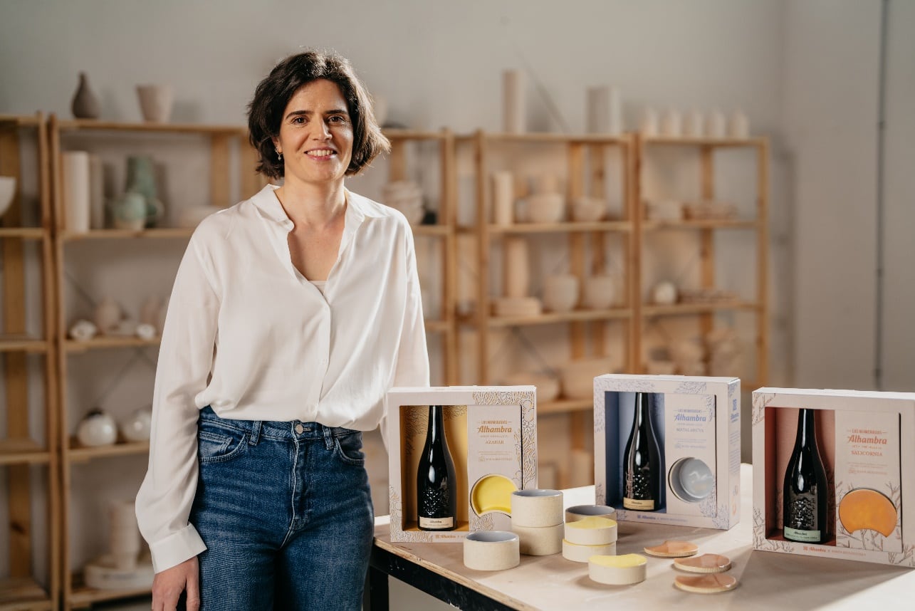 María Monasterio y Cervezas Alhambra, con motivo del Día de Andalucía