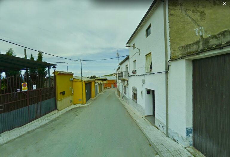 El incendio ha afectado a una vivienda del número 50 de la calle Corredera, en ese momento habia dos personas, una de ellas un joven que escapó por una ventana