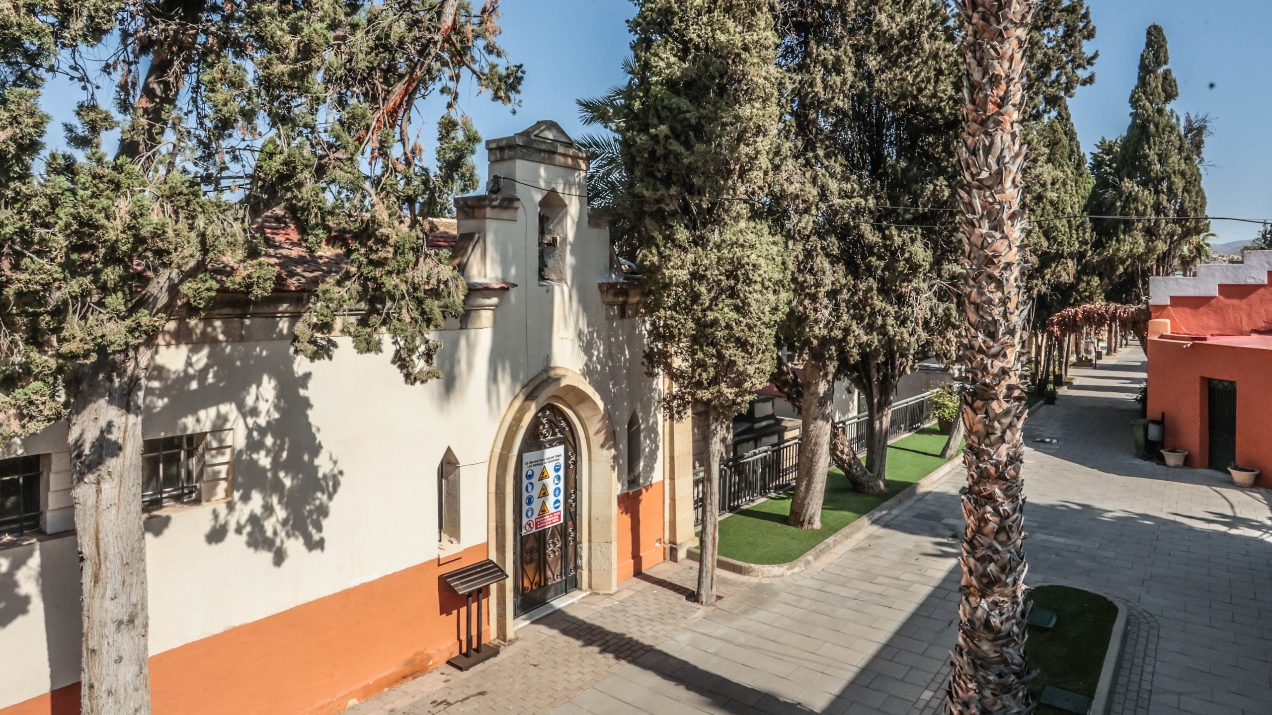 Ermita del cementerio de Santa Bárbara de Elda