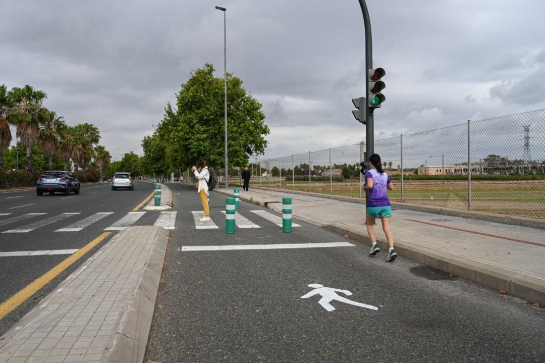 El servicio de Movilidad ha decidido peatonalizar el carril bus de Hermanos Machado que nunca había tenido utilidad. 