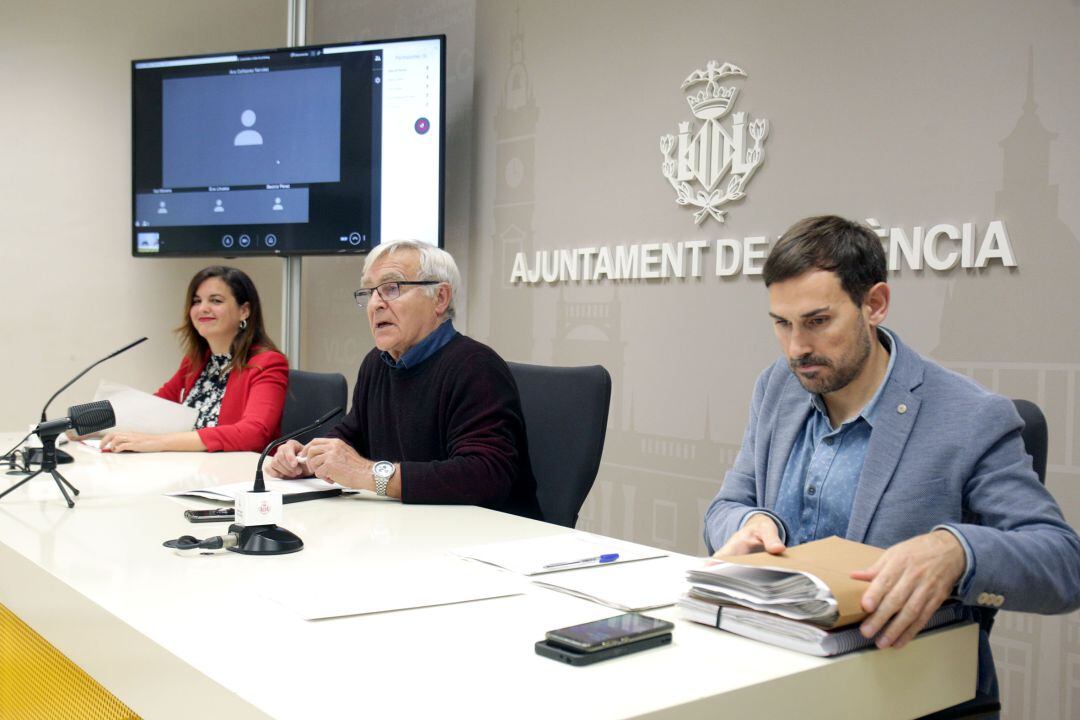 Rueda de prensa del alcalde de València, Joan Ribó, y los vicealcaldes Sergi Campillo y Sandra Gómez, tras la Junta de Gobierno Local