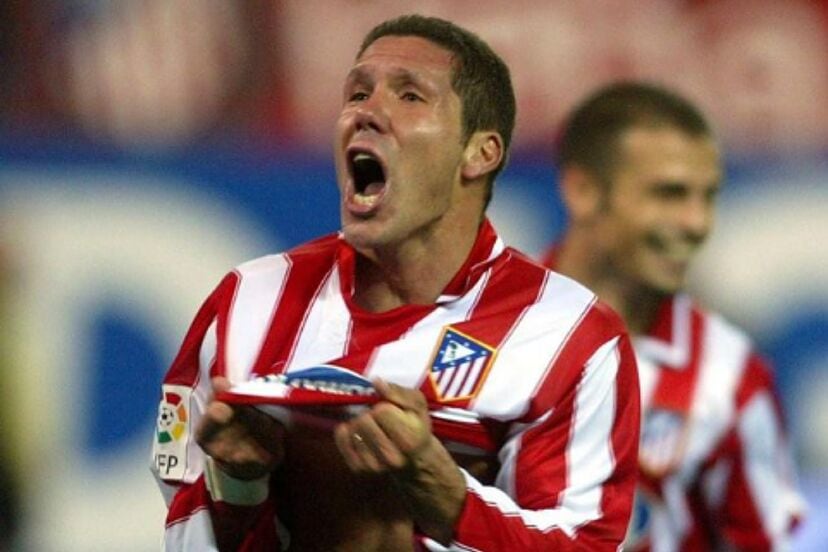 Simeone celebrando un gol con la camiseta rojiblanca