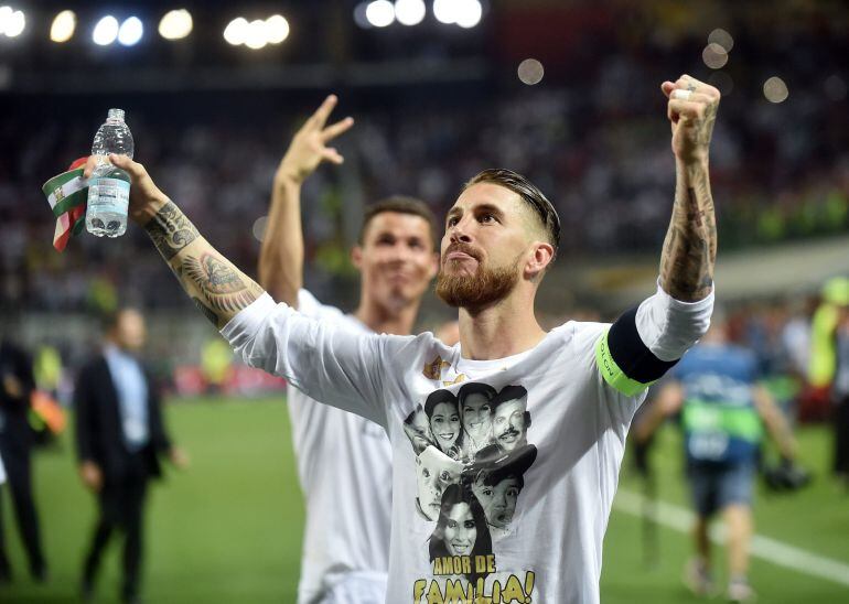 Ramos y Ronaldo celebran el título