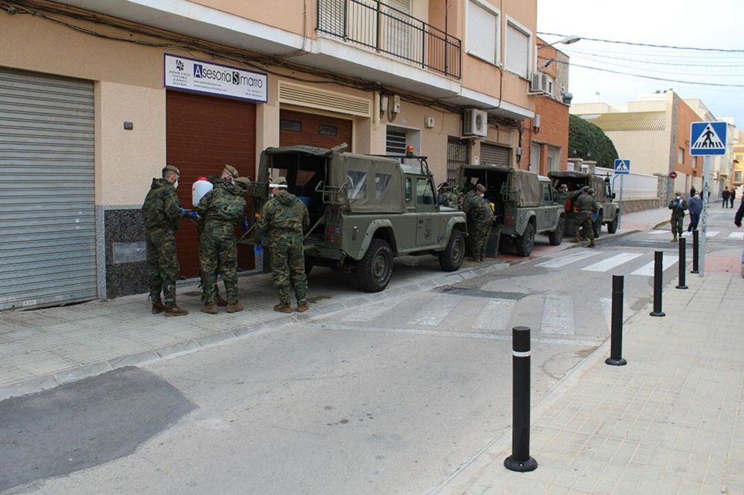 Ejercito en Novelda en labores de descontaminación