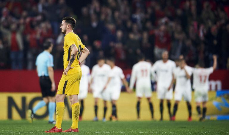 Saúl, inmóvil en el Pizjuán después de un gol del Sevilla