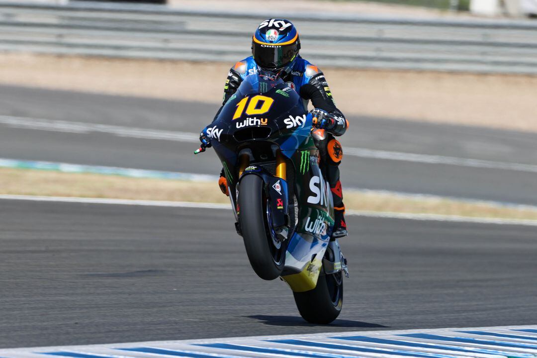 Luca Marini durante la carrera del domingo en el circuito  