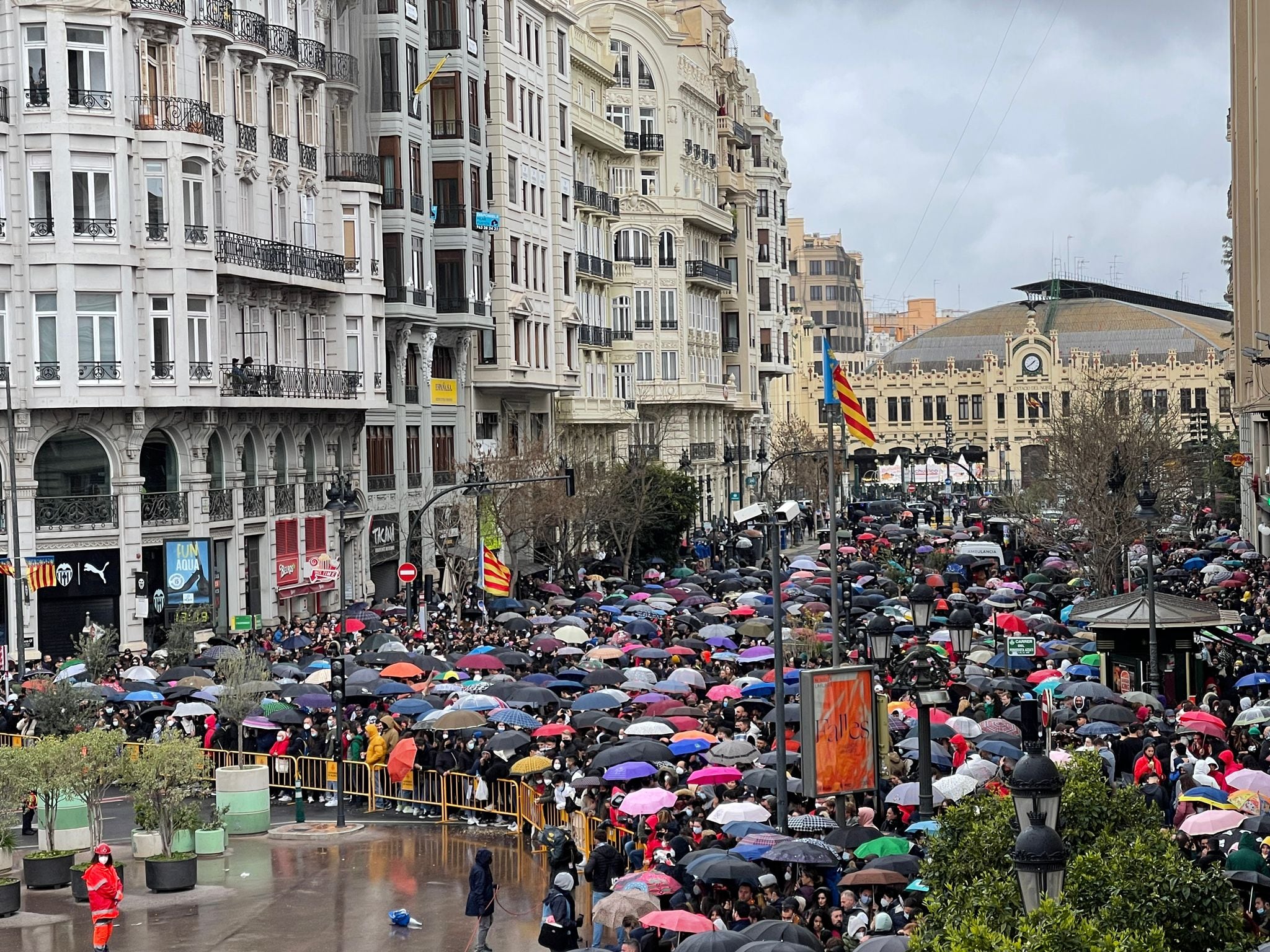 Mascletá de este domingo bajo la lluvia