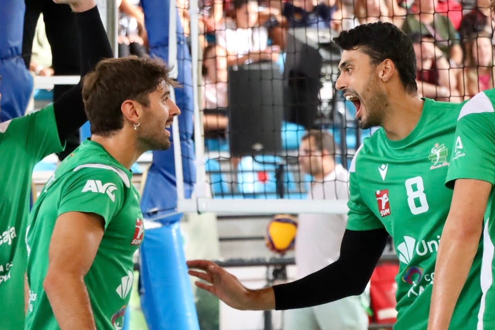 Jorge Fernández y Juanmi González en el templo ahorrador.