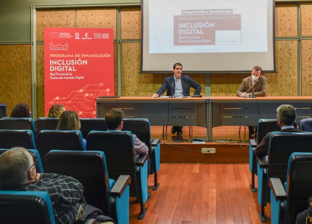 Este lunes se ha celebrado el primer encuentro comarcal entre monitores de los puntos de inclusión digital (PID) 