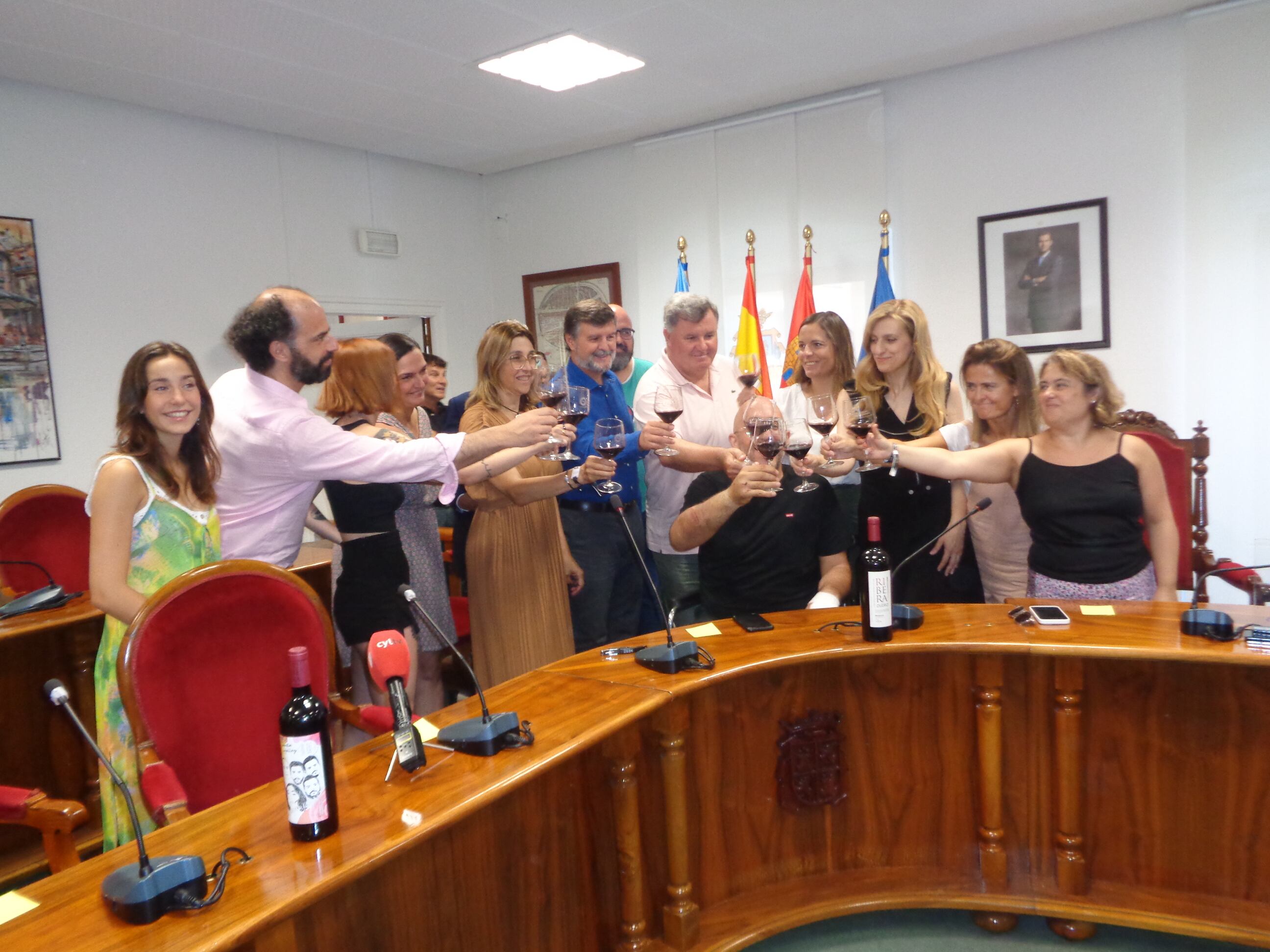 Brindis en el salón de plenos