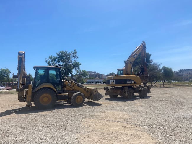 Imagen de la maquinaria para limpiar la zona