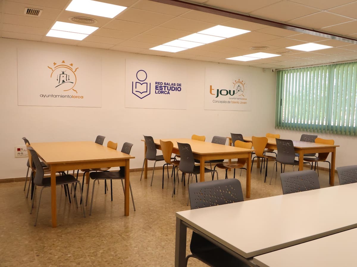 La Hoya estrena una sala de estudio abierta las 24 horas con 30 plazas