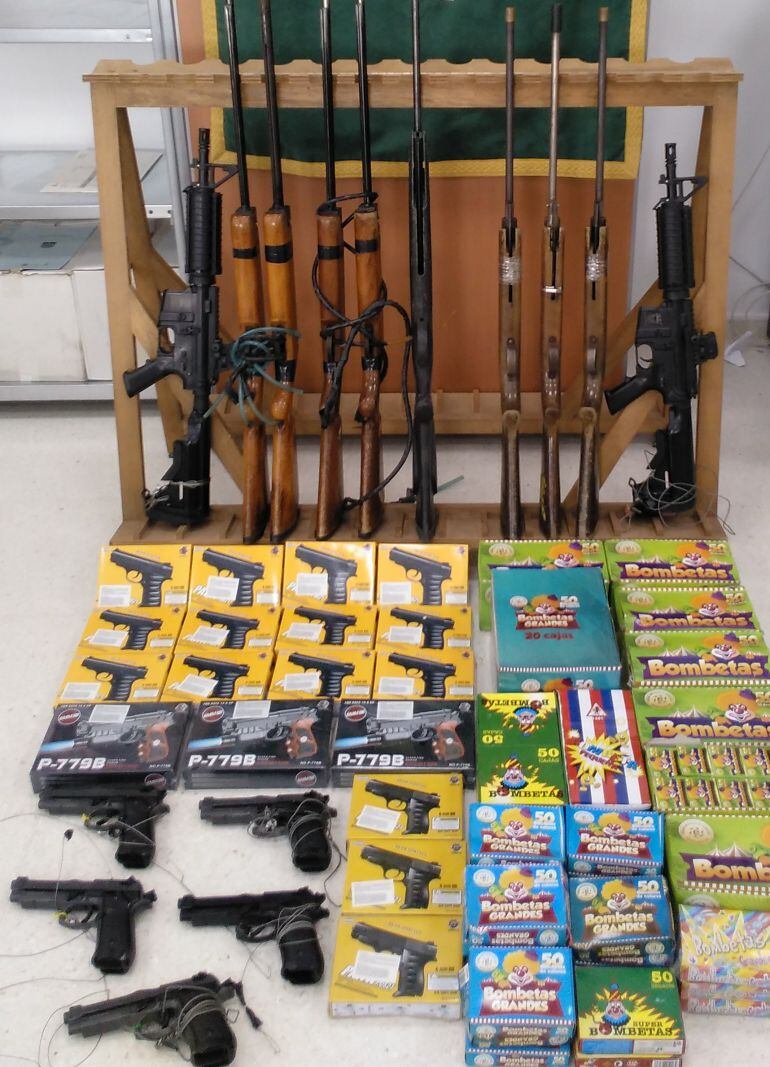 Parte del material incautado por los agentes de la Guardia Civil