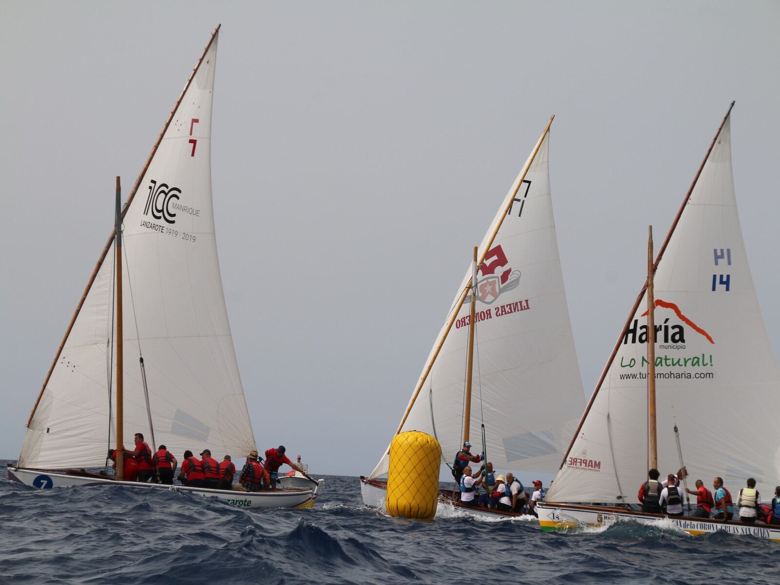 Varios participantes durante la sexta regata liguera.