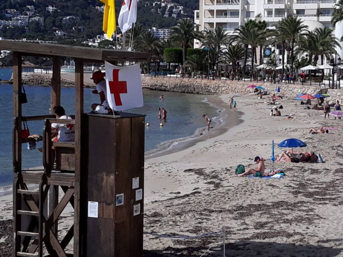 Santa Eulària eliminará 200 tumbonas en sus playas