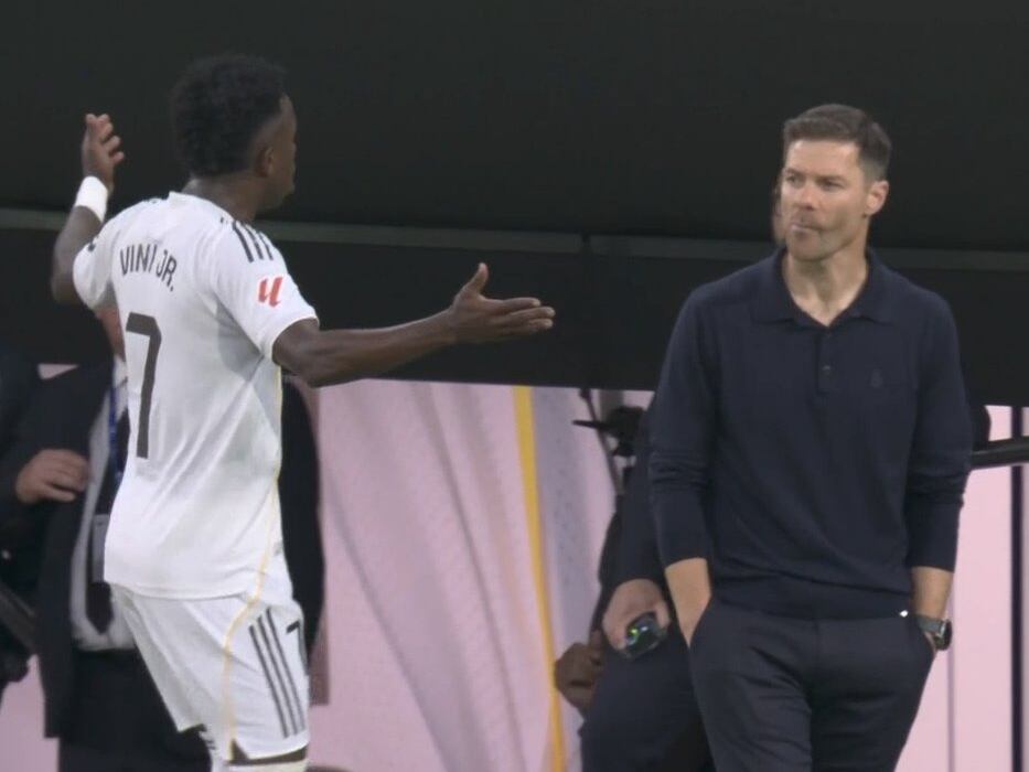 Vinícius Jr se retira del campo sin saludar a Xabi Alonso