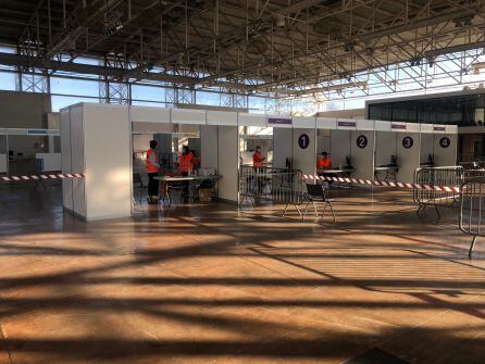 Líneas de vacunación en el recinto ferial