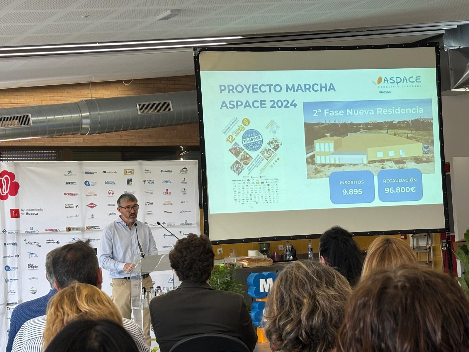 Anselmo Lalueza, presidente de Aspace Huesca, durante su alocución de agradecimiento