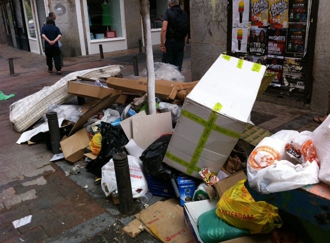 Domingo 3 de julio en la Calle Pez de Madrid. Prepara tu objetivo porque puedes enviarnos tus foto-denuncia al correo del programa avivirmadrid@cadenaser.com