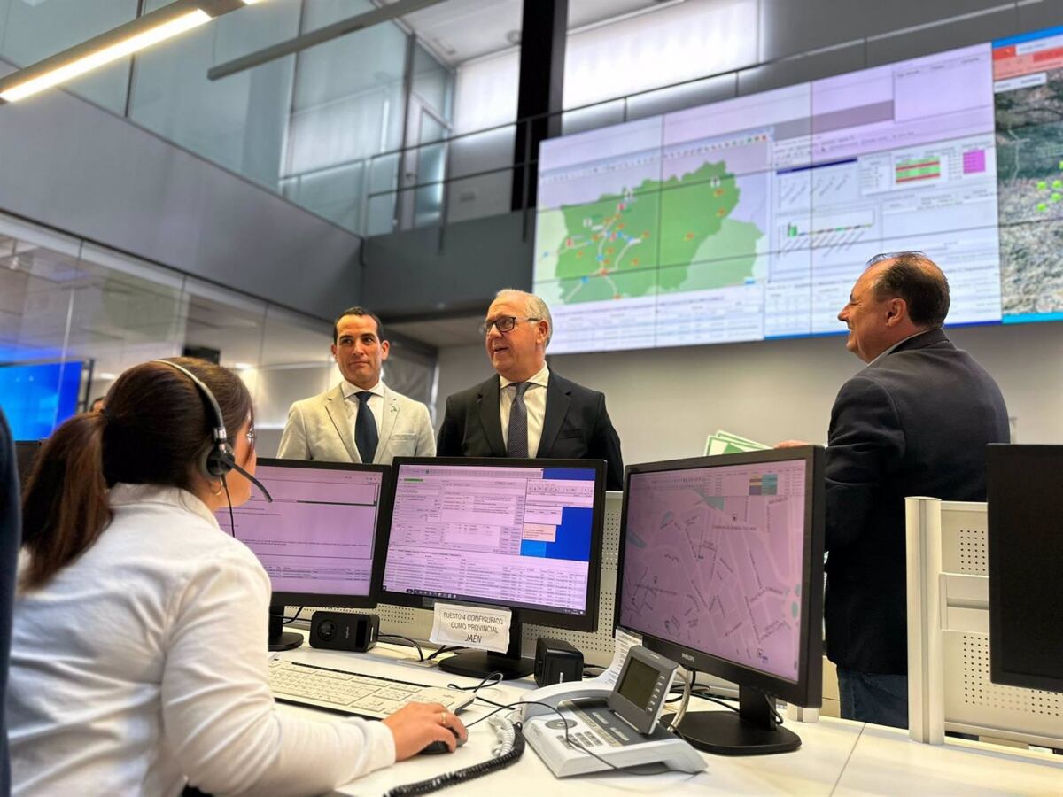 Visita a las instalaciones del 112 en Jaén.