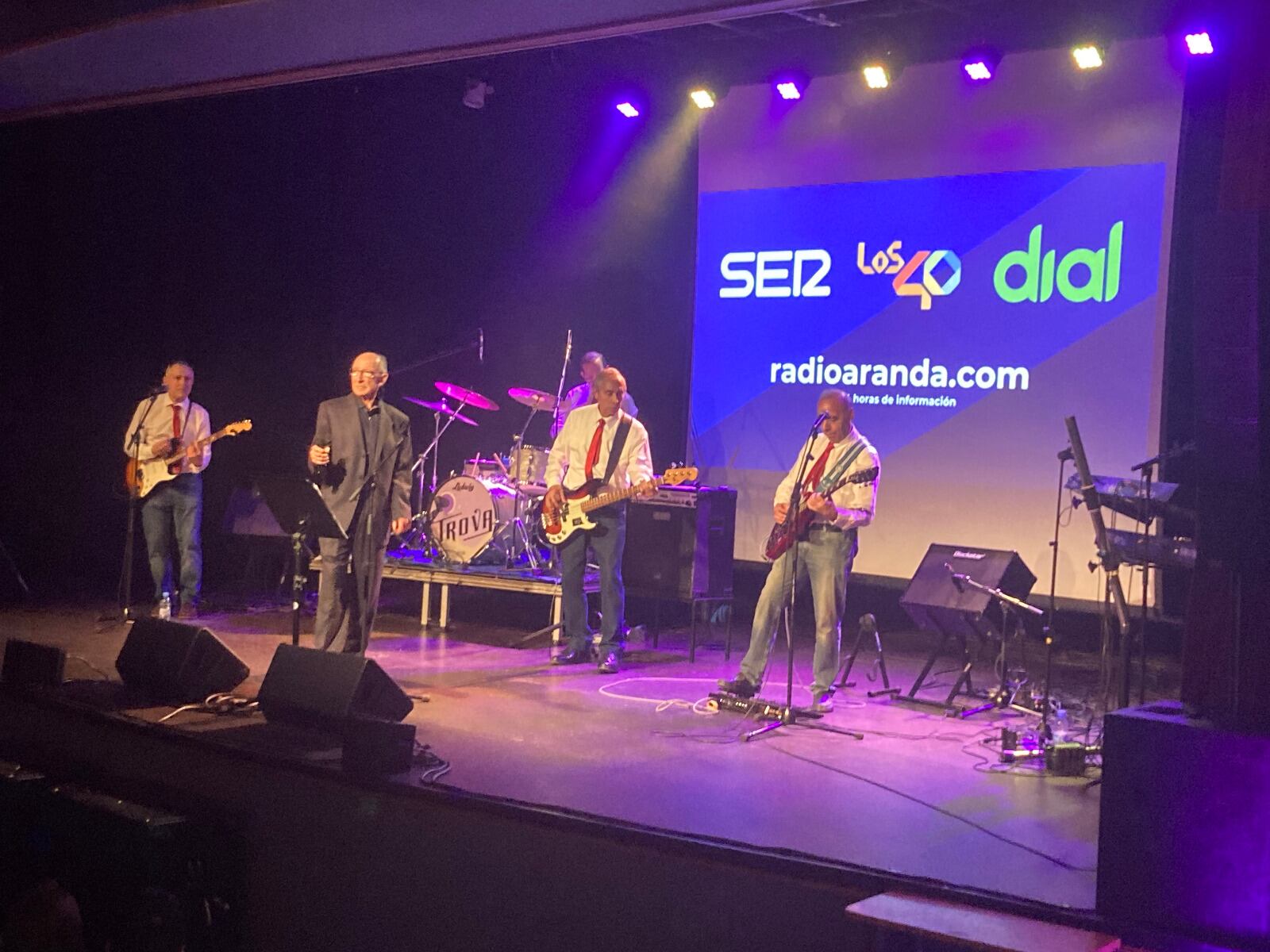 Con Los Trova, su banda de música