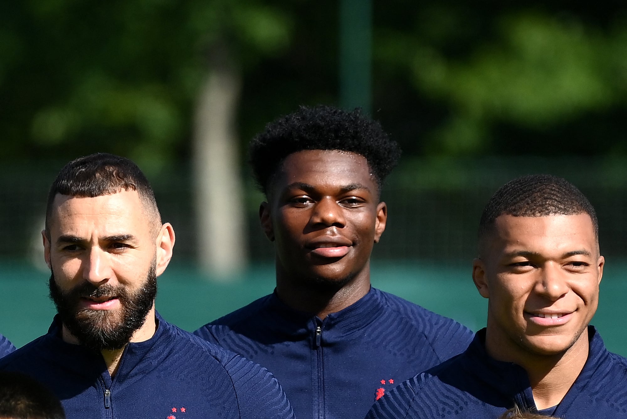 Karim Benzema, Aurelien Tchouameni y Kylian Mbappe durante un entrenamiento de la selección francesa.