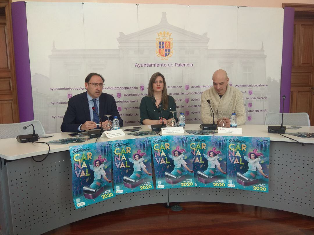 Alfonso Polanco, Laura Lombraña y Raúl Gago durante la presentación de las actividades de Carnaval de 2020