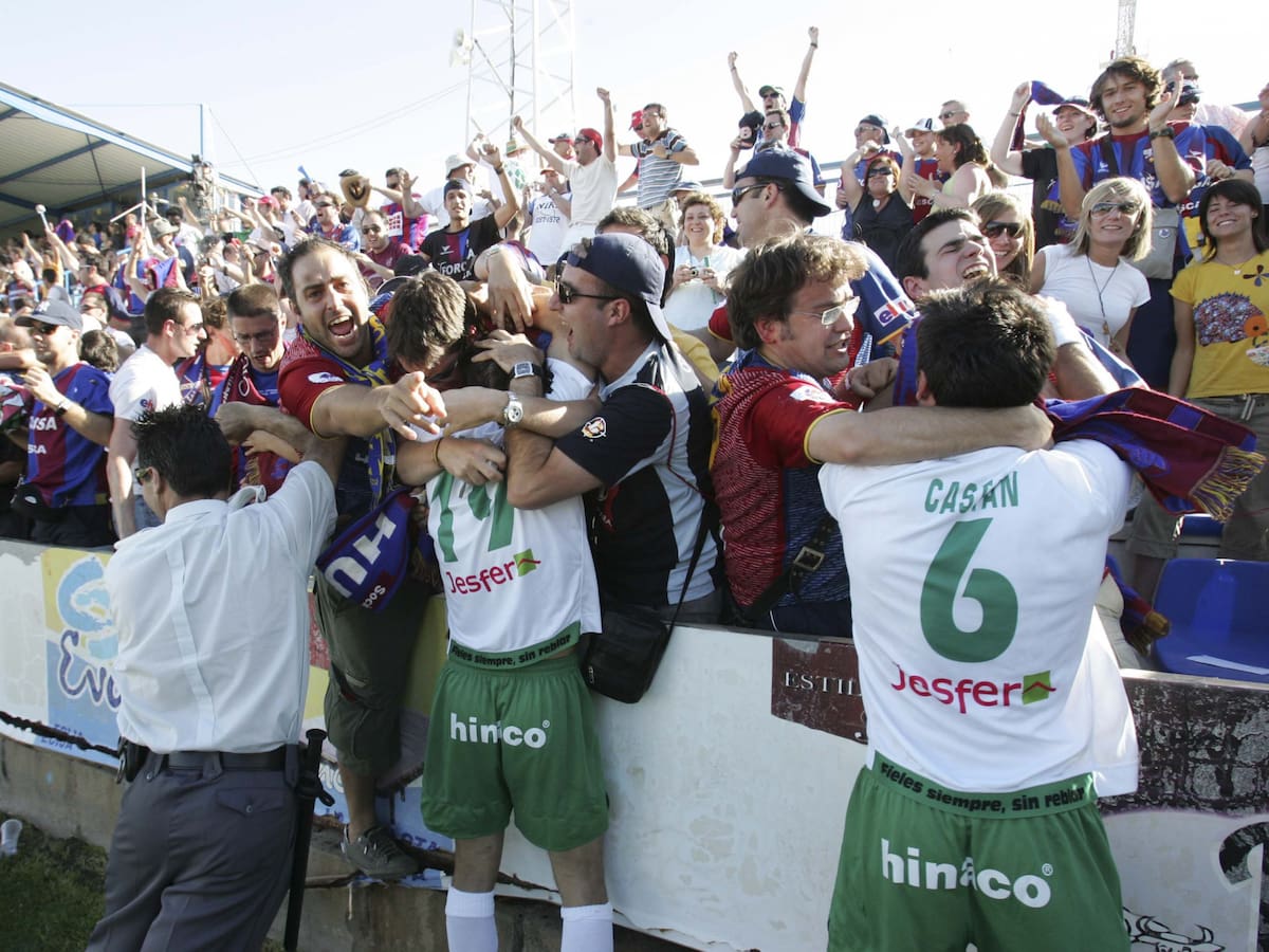 Se cumplen 16 años del ascenso de la SD Huesca a Segunda División en Écija