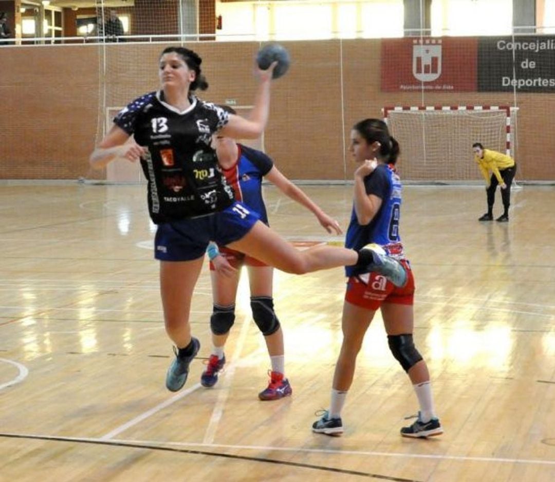 María Francés vuelve al Elda Prestigio tras su paso por el Bm. Alcobendas