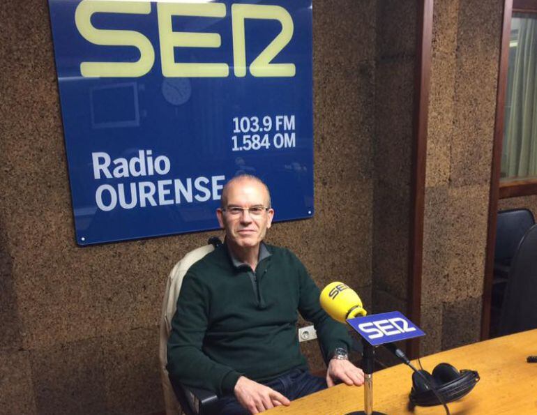 Jose Angel vazquez Barquero en una visita a Radio Ourense