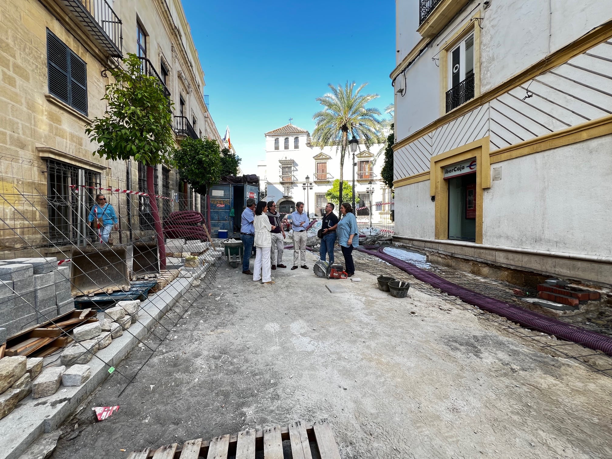 Belén de la Cuadra visita los trabajos de reforma de este tramo, incluido en el proyecto de reordenación del eje Puerta Sevilla-Puerta Santiago.