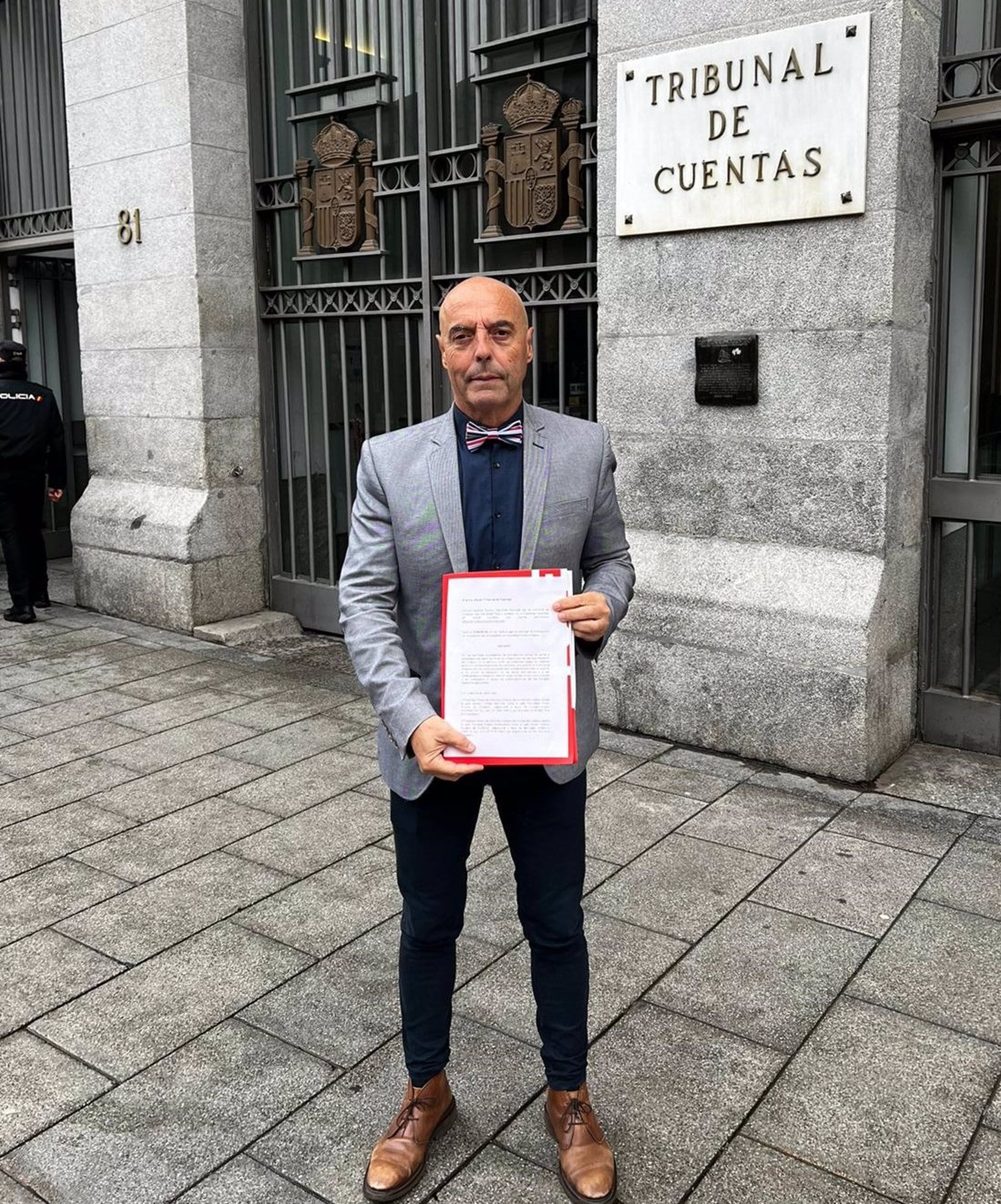 21/12/2022 Córdoba.- Hurtado (PSOE) presenta una denuncia ante la Fiscalía del Tribunal de Cuentas por el caso Infraestructuras.

El candidato del PSOE a la Alcaldía de Córdoba y diputado nacional por dicha provincia, Antonio Hurtado, ha presentado este miércoles una denuncia en la Fiscalía del Tribunal de Cuentas, relacionada con el caso Infraestructuras del Ayuntamiento de Córdoba, con el objetivo de &quot;conseguir que el Ayuntamiento recupere el dinero robado de los bolsillos de los cordobeses&quot;.

ANDALUCÍA ESPAÑA EUROPA CÓRDOBA POLÍTICA
PSOE
