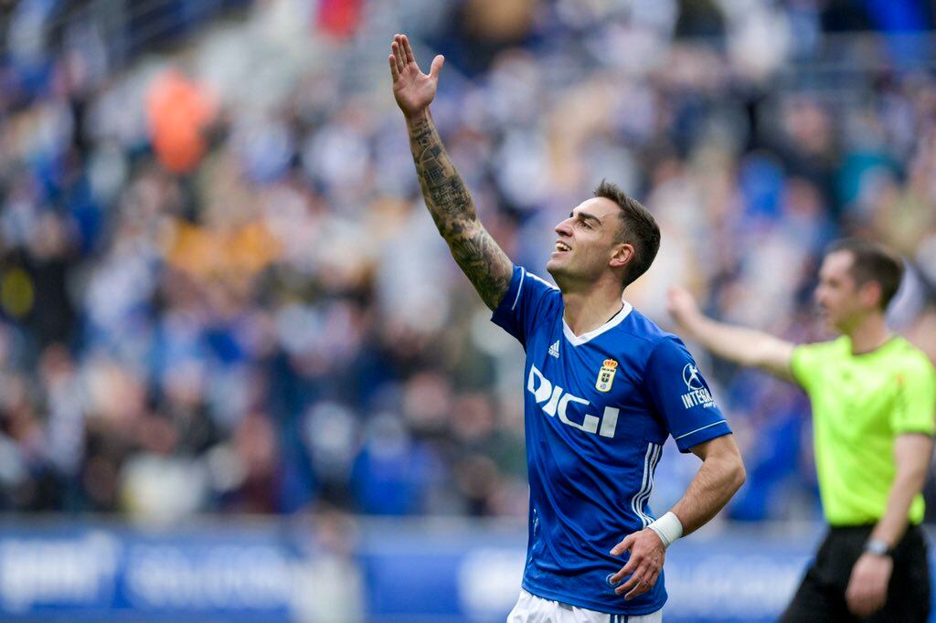 Carlos Isaac celebra un gol con el Real Oviedo