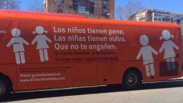 El autobús de Hazte Oír con un lema transfobo