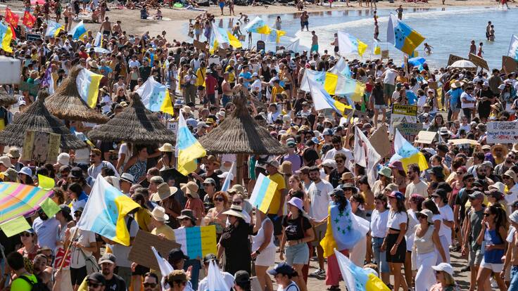 "Solo nos queda darles patadas a los turistas": preocupación entre los empresarios por la imagen exterior de Canarias pese a las buenas cifras