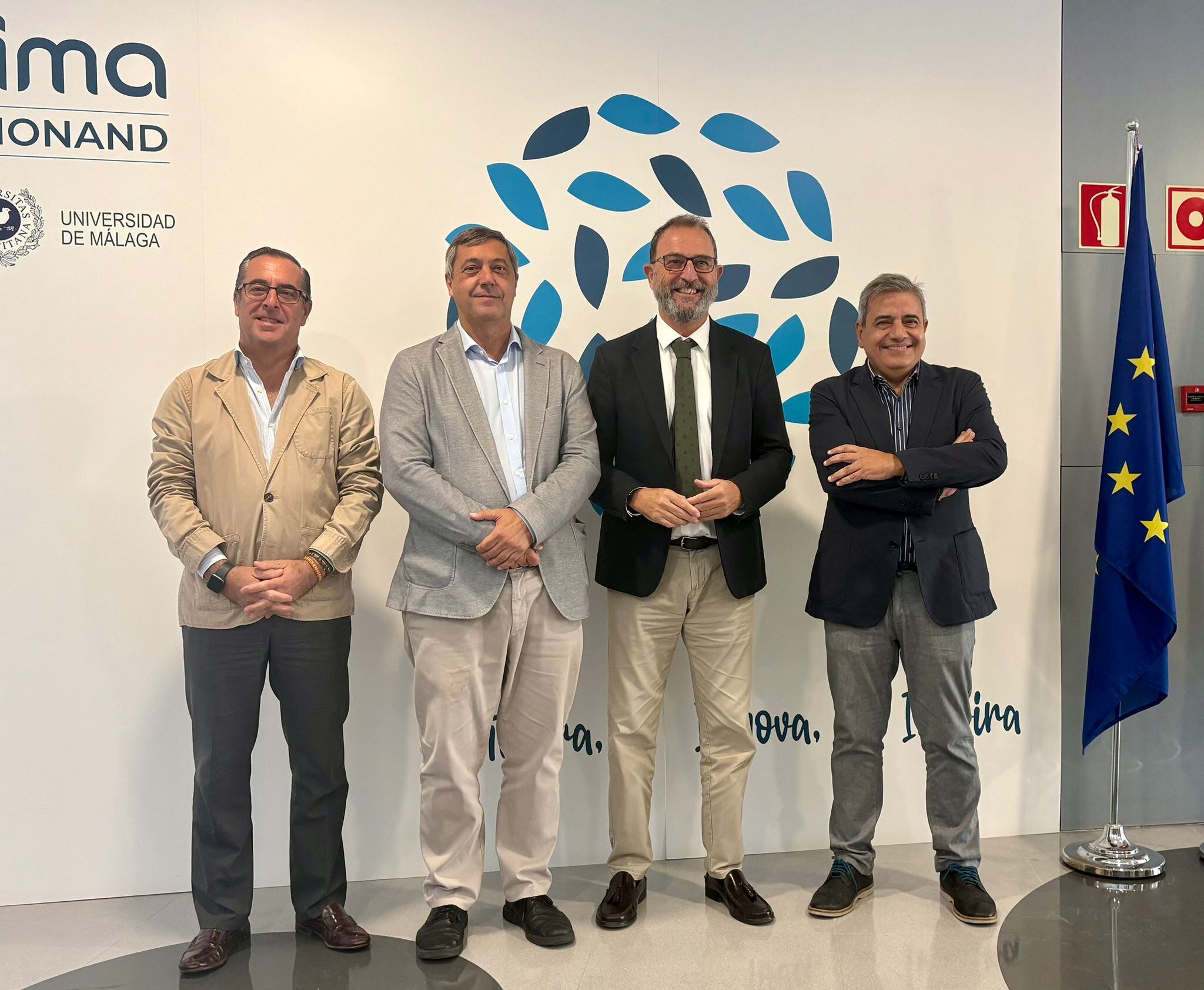 El Instituto de Investigación Biomédica de Málaga y Plataforma en Nanomedicina (IBIMA Plataforma BIONAND) ha presentado la ‘Memoria de Actividades 2024’, en un acto que ha contado con la presencia del equipo directivo y de gestión del instituto, encabezado por su director científico, Francisco J. Tinahones, y con el respaldo institucional de las principales autoridades sanitarias y académicas de la provincia.