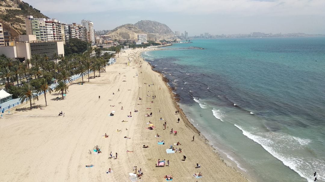 Imagen de archivo de la playa del Postiguet